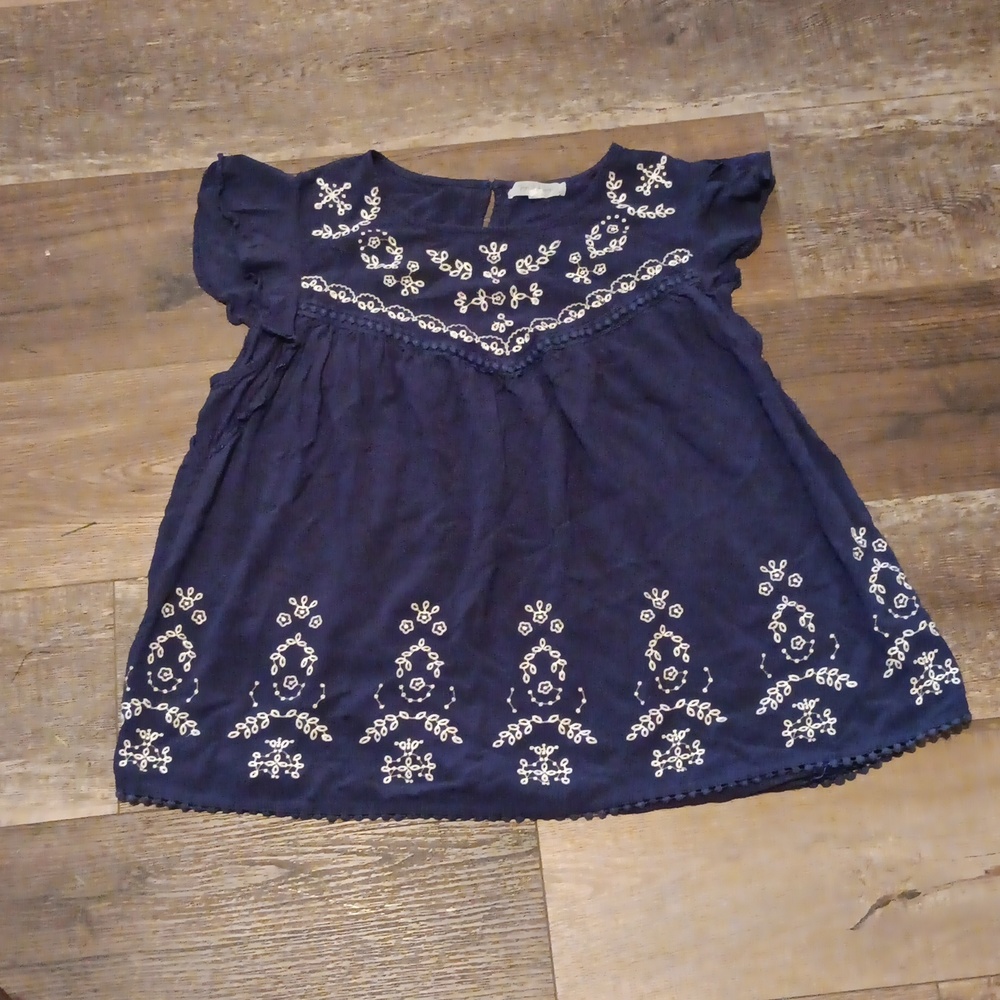 🩵Flirty embroidered‎ top